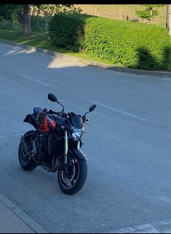 Suzuki GSR 750 - 7