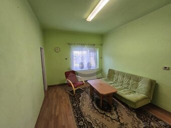 Na predaj 3-izbový rodinný dom s pekným pozemkom v obci Iža - 7