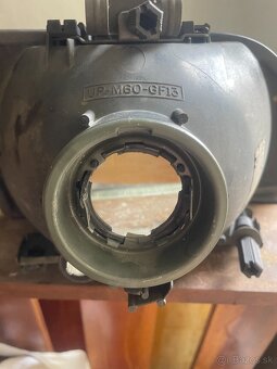 Predám ľavý predný reflektor Valeo originál na Ford Fiesta 2 - 7