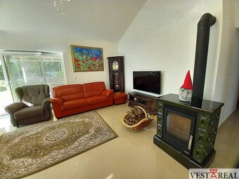 Moderný 4+1 rodinný dom v Dolnej Krupej s veľkým pozemkom - 7