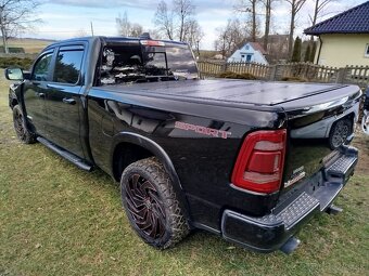 Dodge RAM 5.7 V8 , 4X4 , LARAMIE , max vybava , rok 2022 - 7