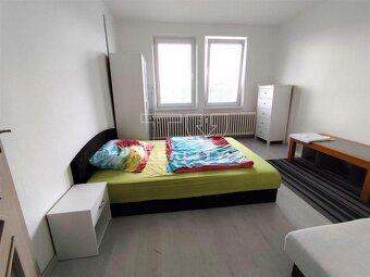 Predaj priestranného slnečného bytu s lodžiou aj... - 7