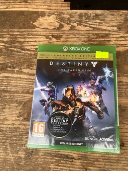 Xbox one X - 1000 GB + ovladač + 2x nová hra - 7