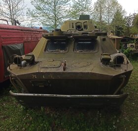 Predam plne pojazdné BRDM-2 je obojživelné obrnené vozidlo ; - 7