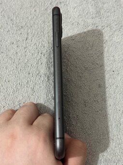 Predám Apple iPhone 11 64GB Black Známky používania - 7