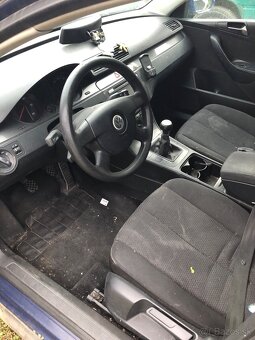 Rozpredam Volkswagen passat b6 combi modry - 7