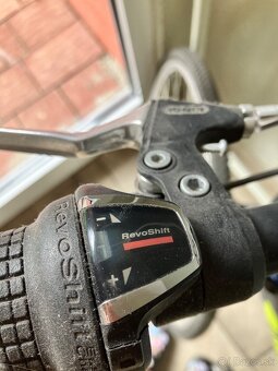 Bicykel s košíkom a detskou sedačkou - 7