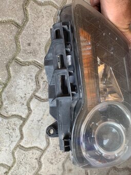 Predám predné svetla do vw Touran facelift - 7