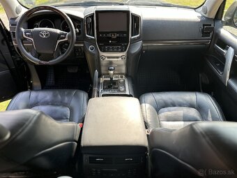 Toyota Land Cruiser 200 Premium - 7