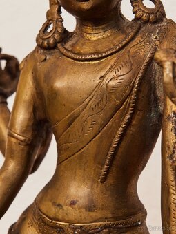 Bronzová socha bodhisattvu Avalókitéšvary (Padmapáni) - 7