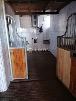 Pozemok s hospodárskymi budovami a ubytovaním - 7