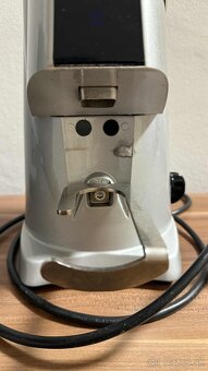 Profesionálny mlynček na kávu - 7