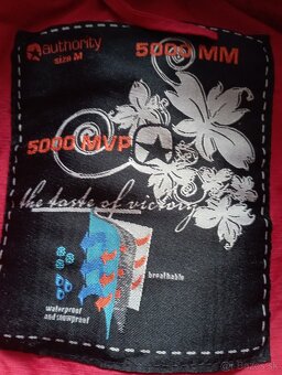 Predám lyžiarsku súpravu veľ.M - 7