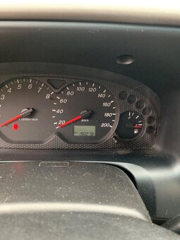 Mazda Tribute 4x4 - 7