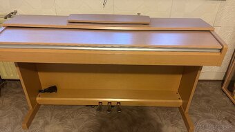 Yamaha piano - 7