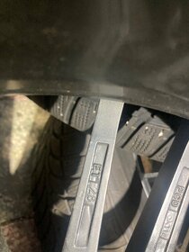 Predám peknú zimnú sadu kolies DOTZ r20 na audi Q7 - 7