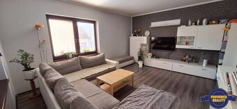 PREDAJ: Rodinný dom + 2x garáž, s pozemkom 591 m2 - Komárno - 7
