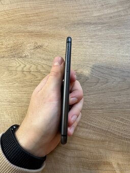 Apple iPhone 8 Space Black 128GB - 7