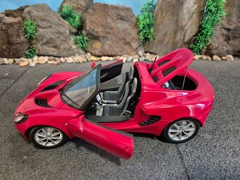Prodám model 1:18 Lotus 111S spider 2002 - 7