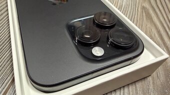 iPhone 16 Pro 128 GB čierny titán - 7