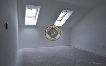 NA PREDAJ 2-izbový HOLOBYT s výhľadom na krásny Spišský hrad - 7