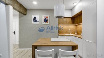 REZERVOVANÉNa predaj moderný 3-izbový byt po kompletnej r - 7
