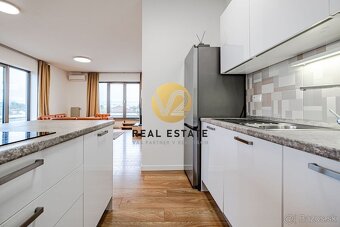Prenájom – priestranný 3 izbový byt s terasou a 2 parkovacím - 7