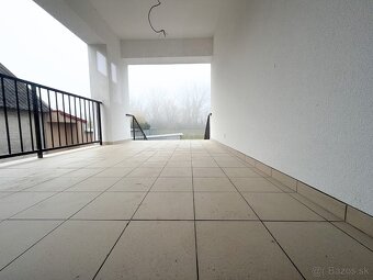 MODERNÝ DVOJDOM V POVODE- VEĽKÝ POZEMOK - 7