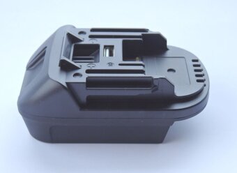 Adaptér MILWAUKEE / MAKITA 18V - 7