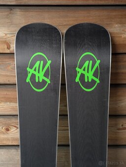Prémiové švýcarské lyže AK GREEN POP. 160cm, 2023, ZÁNOVNÍ - 7