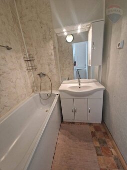 Prenájom 2,5 - izbového zariadeného bytu s balkónom Chrenová - 7