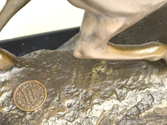 VALKÝRA - BRONZOVÁ SOCHA NA MRAMORU - 7