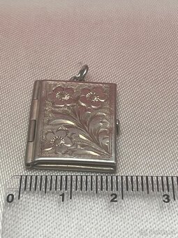 starozitny strieborný medailon - 7