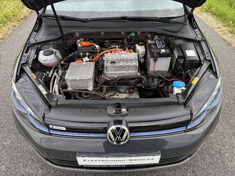 Volkswagen e-Golf, 36kWh,SoH 93%,CCS,NAVI, s DPH 14 244,- - 7