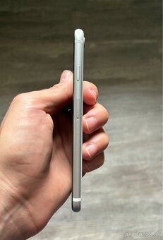 iPhone SE 2020 - 7