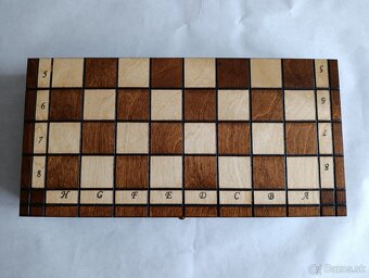 Malé dřevěné šachy s hrací plochou 31 x 31 x 2 cm. NOVÉ - 7
