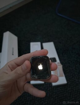 Predám hodinky apple watch SE2020 40mm - 7