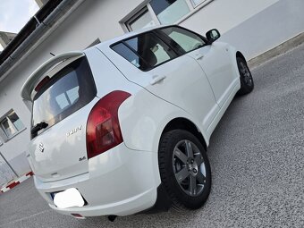 Suzuki Swift 1.3 benzín 4x4 190tisíc km Biela perleť - 7