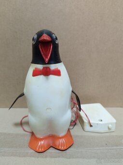 Predám retro hračku tučniak na ovládanie - 7