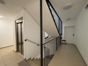 PREDAJ, 3 IZBOVÝ BYT S BALKÓNOM A PARKOVACÍM STÁTIM V NOVOST - 7