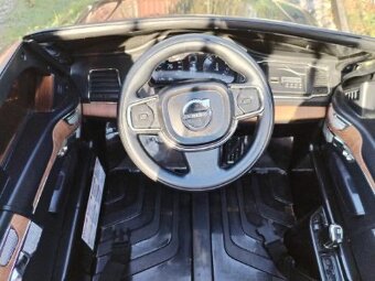 Predám detske elektricke auto VOLVO - 7