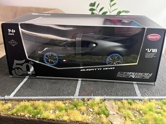 1:18 BUGATTI Divo - Carbon Series - Bburago - 7