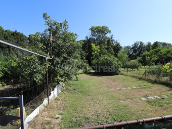 Starší 3 izbový rodinný dom sedliackym štylom na obr… - 7