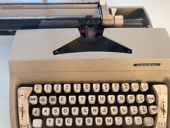 Písací stroj s kufríkom - 7