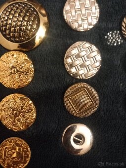Staré kovové gombíky - 7