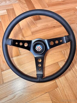 Nový stredový kryt (puk) z PUR peny na športový volant Kolíň - 7