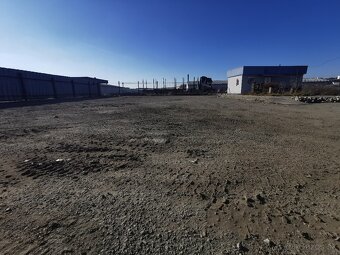 Na prenájom spevnená plocha 701 m² + kancelária 36 m² – Preš - 7