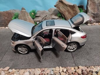 Prodám model 1:18 Mercedes Benz GLC - 7