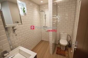 Ponúkame na predaj 5 izb. rodinný dom s garážou na pozemku 9 - 7