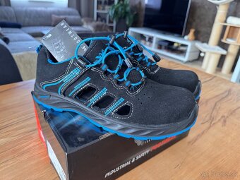 Pracovná obuv 43 so spevnenou špičkou - 7